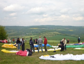 Reunion de passionnes sur le site de vol